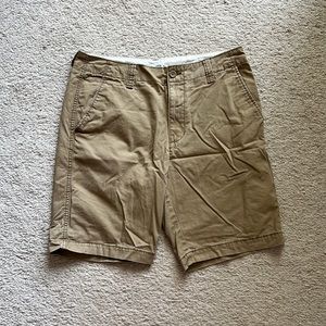 Men’s khaki shorts